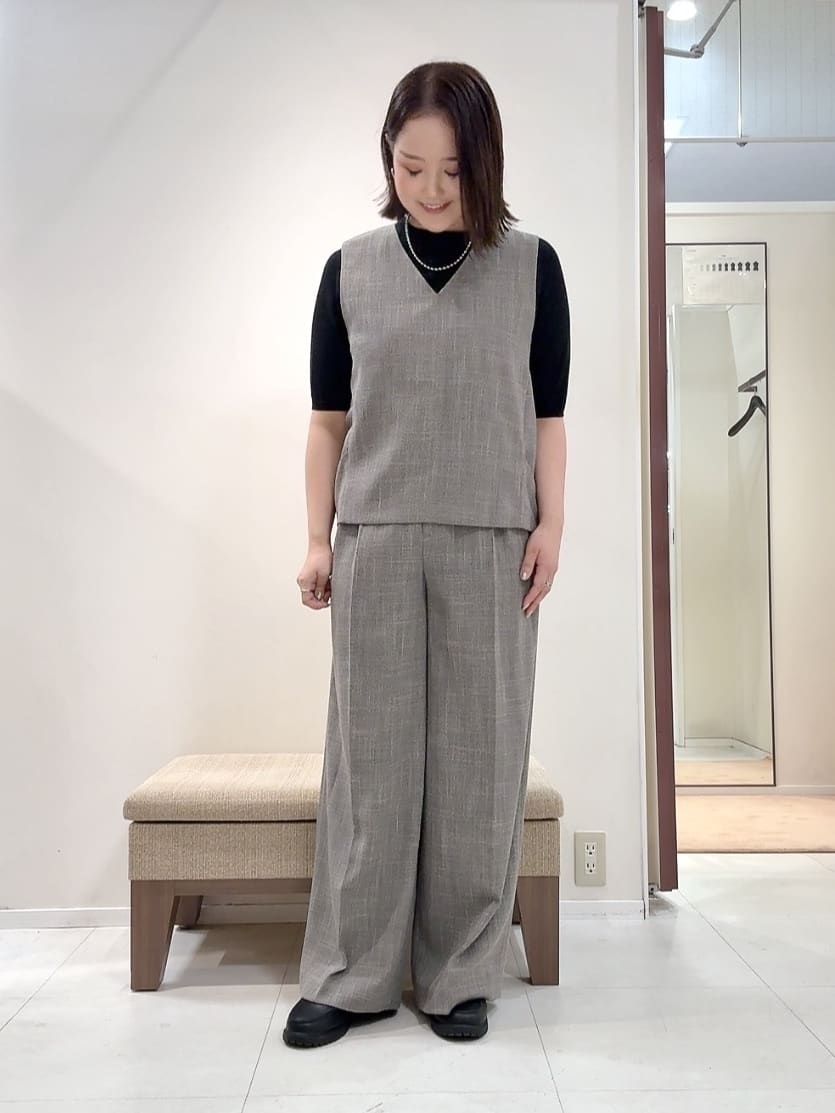 YUIさんの「UNTITLED｜【セットアップ可/洗える】梳毛調合繊Vネックベスト」を使ったコーディネート
