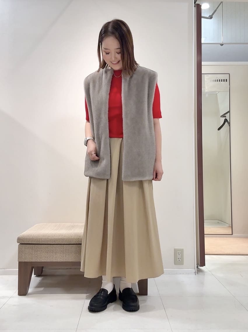 YUIさんの「UNTITLED｜【トレンド/ジレ】フェイクファーベスト」を使ったコーディネート