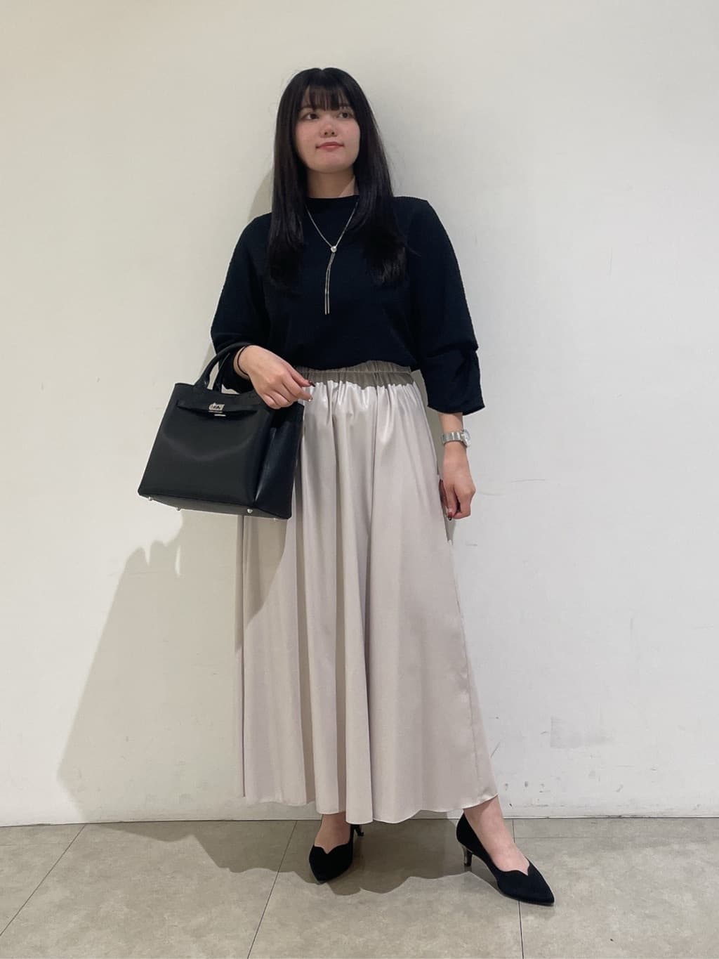 emikaさんの「INDIVI｜レザー調ギャザースカート」を使ったコーディネート