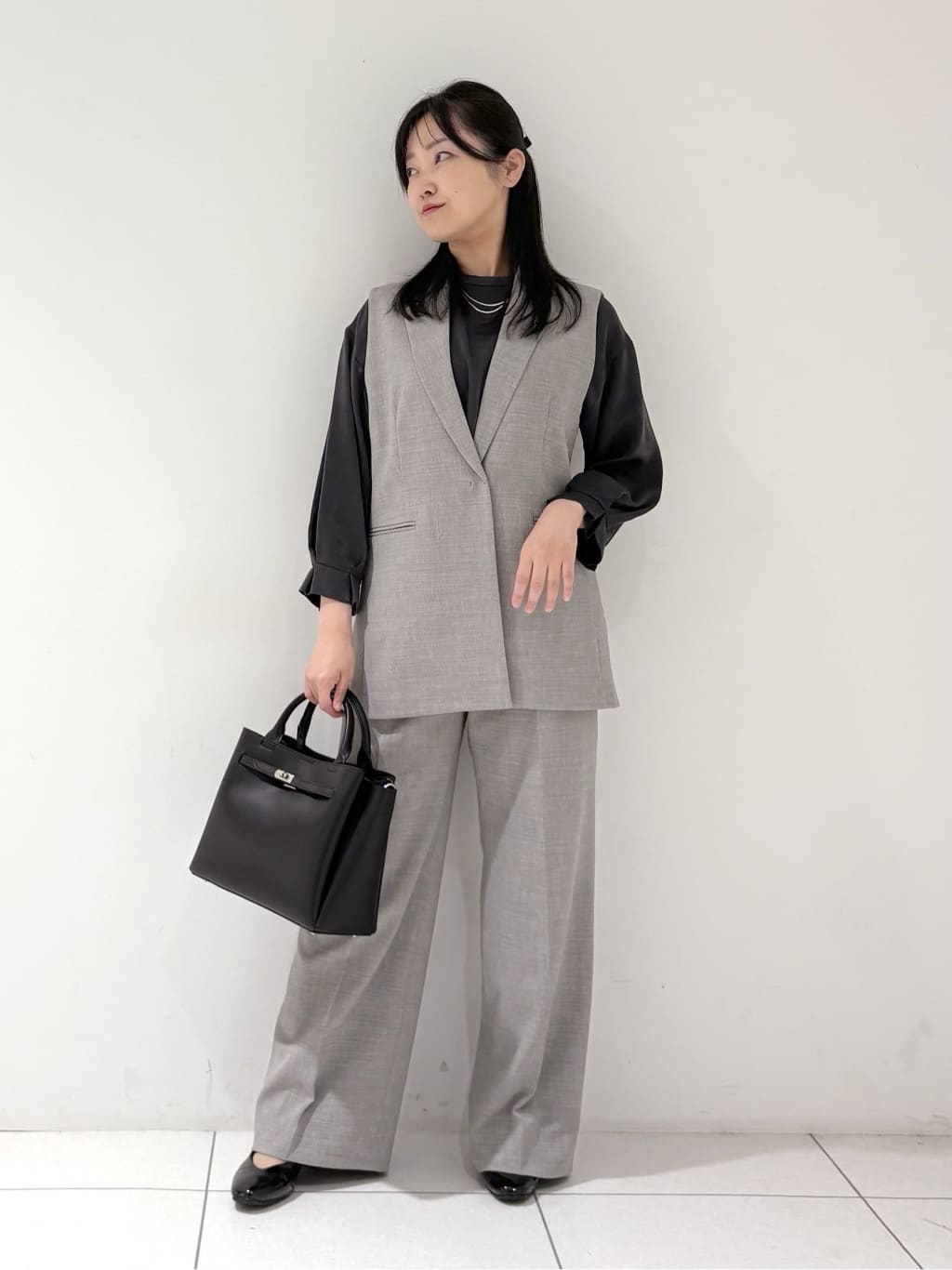 momokoさんの「INDIVI｜【セットアップ可能】凹凸ストレッチ素材テーラードカラージレジャケット」を使ったコーディネート