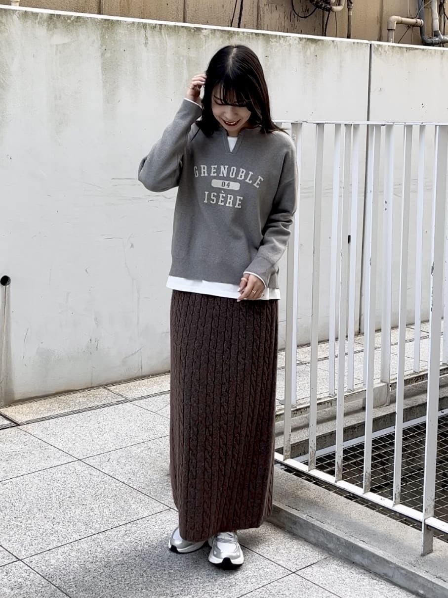 cotaniさんの「grove｜カレッジロゴキーネックニット」を使ったコーディネート
