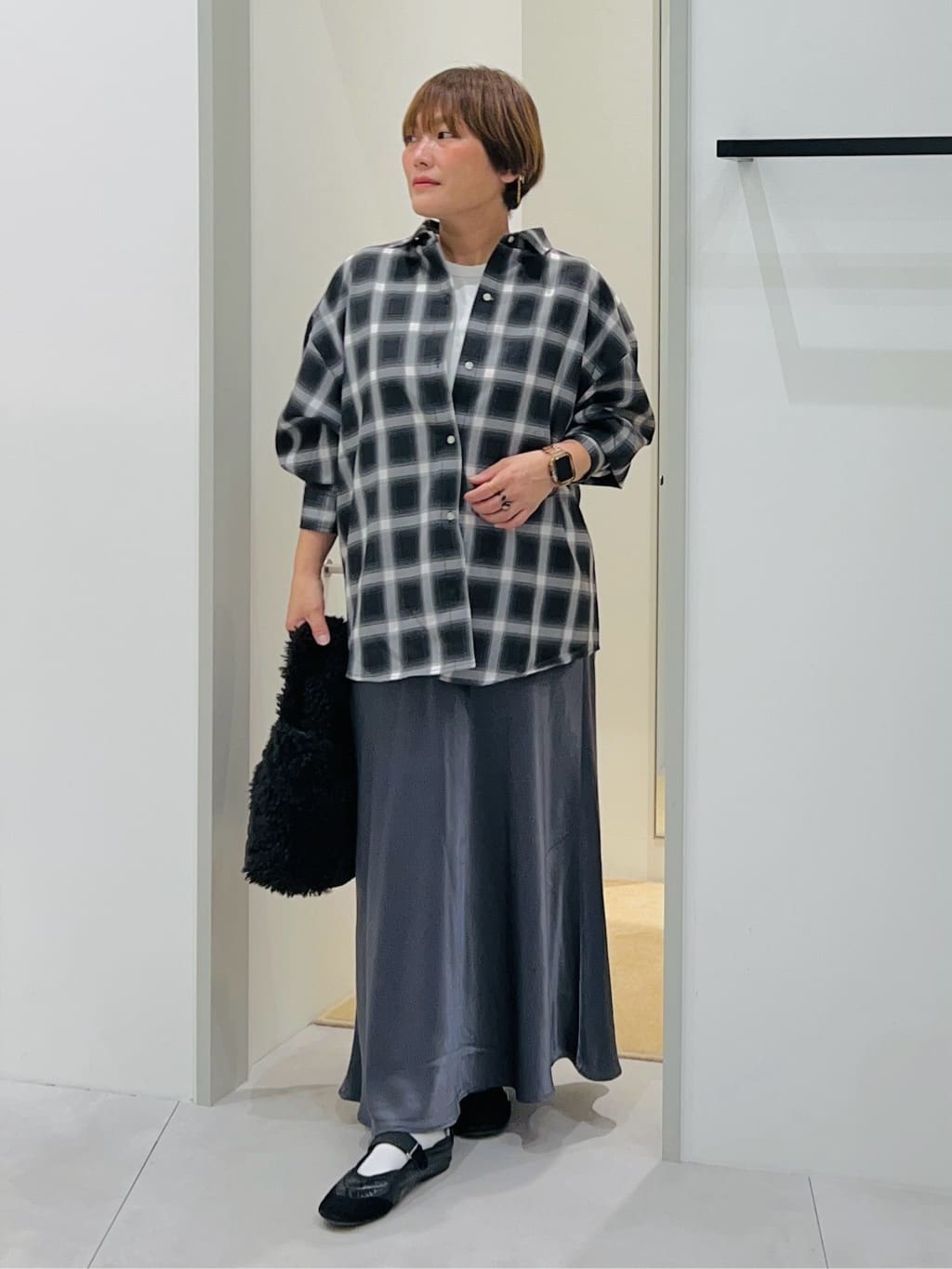 タナさんの「THE SHOP TK｜【即戦力/軽羽織】チェックドルマンシャツ」を使ったコーディネート