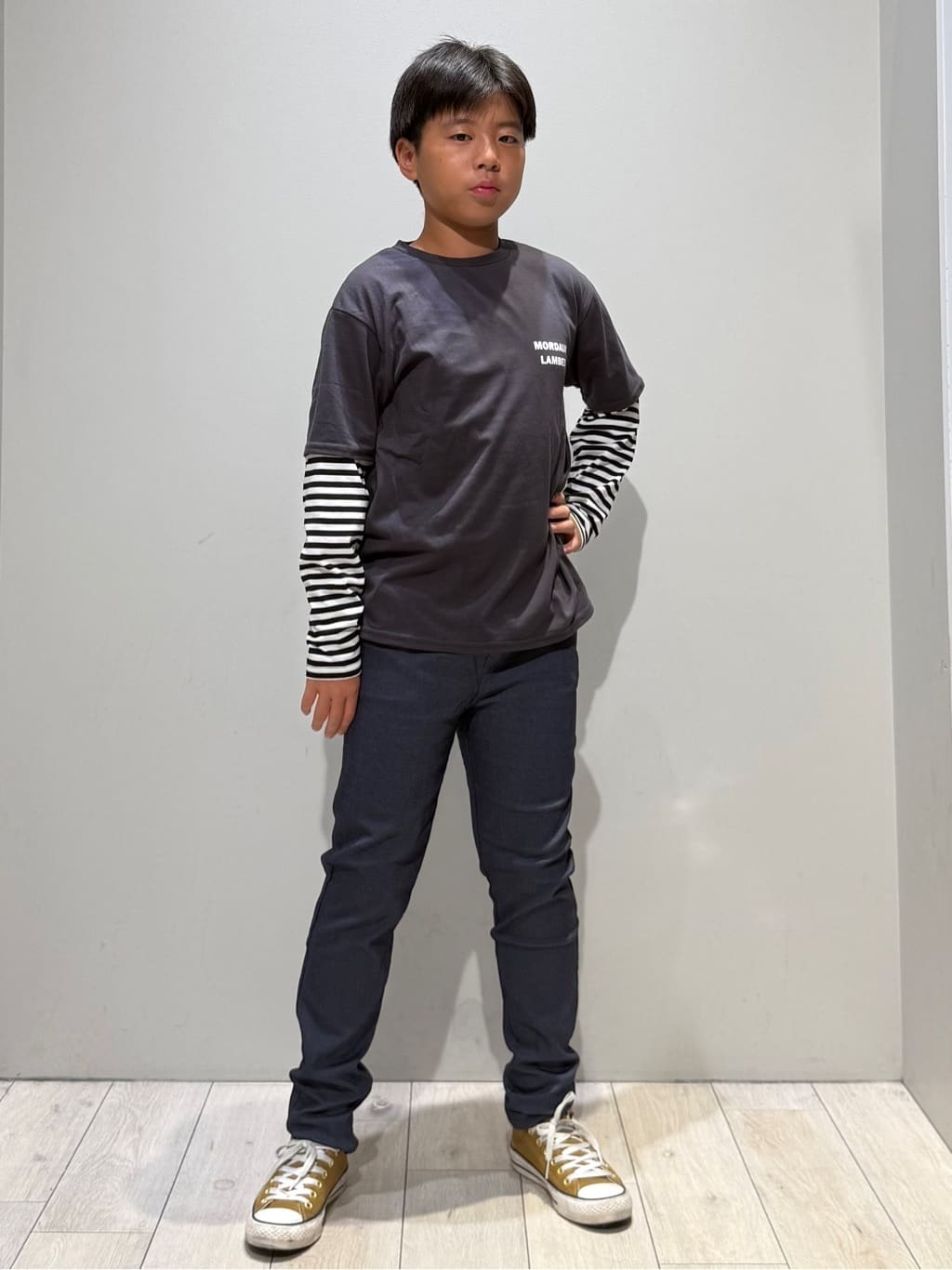 kuboさんの「THE SHOP TK｜【110－160】レイヤード風デニムアップリケロンTee」を使ったコーディネート