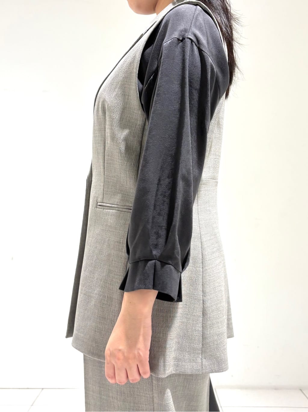momokoさんの「INDIVI｜【セットアップ可能】凹凸ストレッチ素材テーラードカラージレジャケット」を使ったコーディネート
