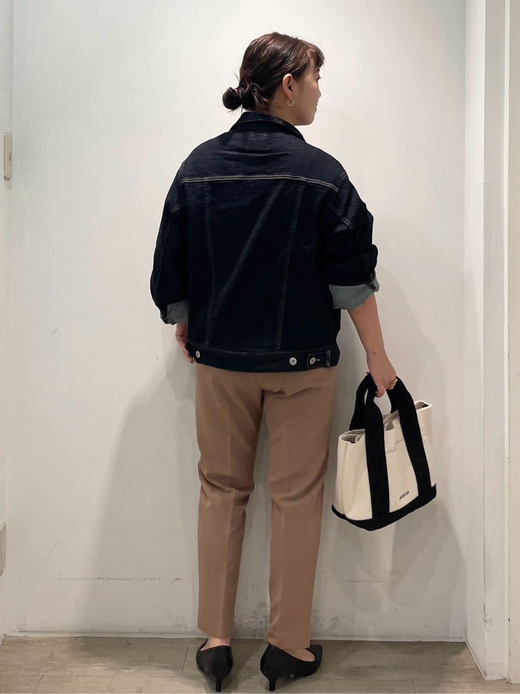 sumicaさんの「OPAQUE.CLIP｜ステップヘムテーパードパンツ／セットアップ対応可【洗濯機洗い可】」を使ったコーディネート