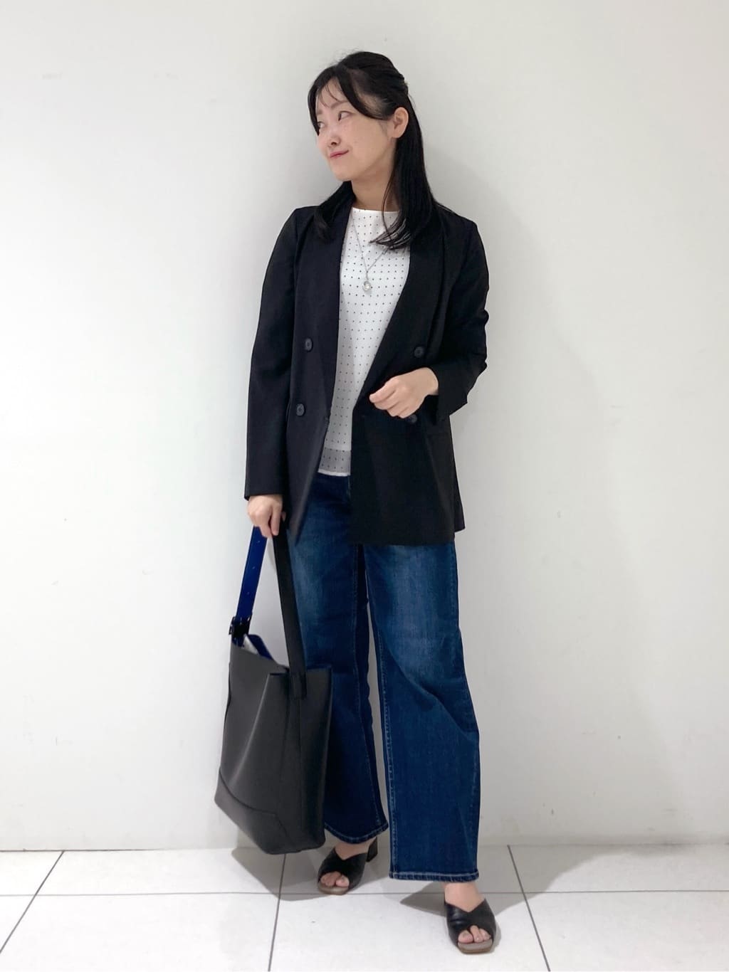momokoさんの「INDIVI｜フロッキードットブラウス」を使ったコーディネート