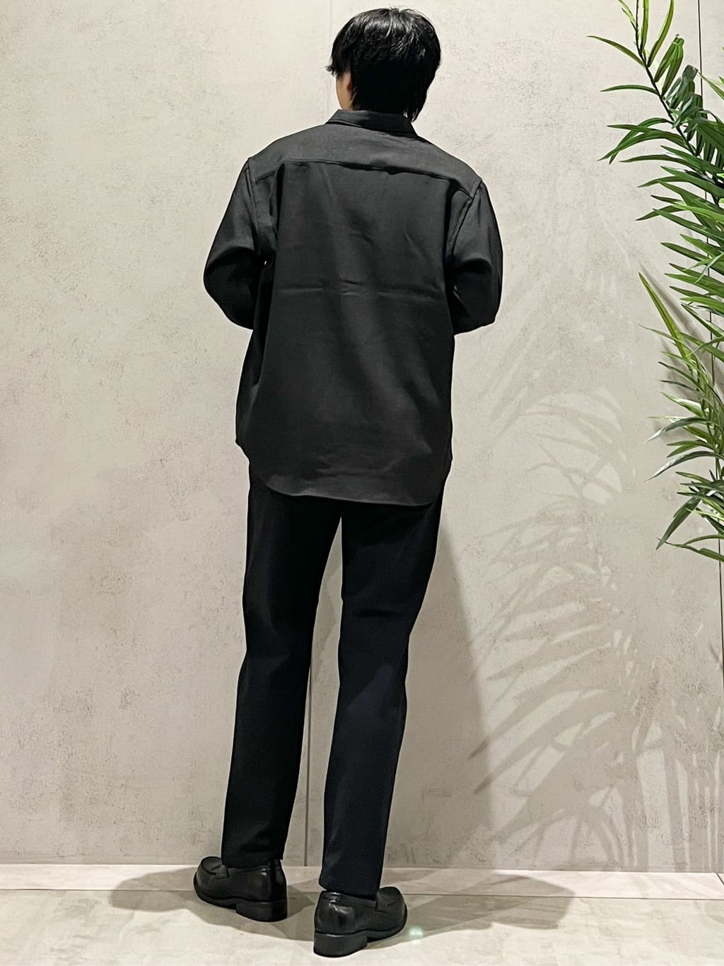 SHI-MAさんの「THE SHOP TK｜リンクスジオメトリック長袖Tシャツ【サスティナブル素材使用/洗濯機OK】」を使ったコーディネート