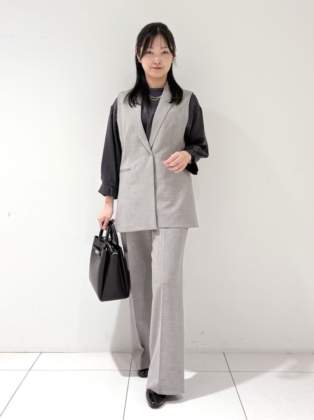 momokoさんの「INDIVI｜【セットアップ可能】凹凸ストレッチ素材テーラードカラージレジャケット」を使ったコーディネート