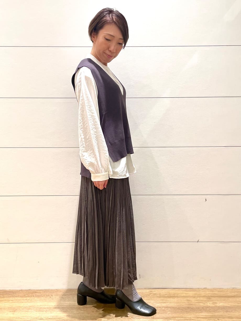 Ryoさんの「THE SHOP TK｜【春まで着られる】ニットベスト＆ブラウスセット/洗濯機OK」を使ったコーディネート