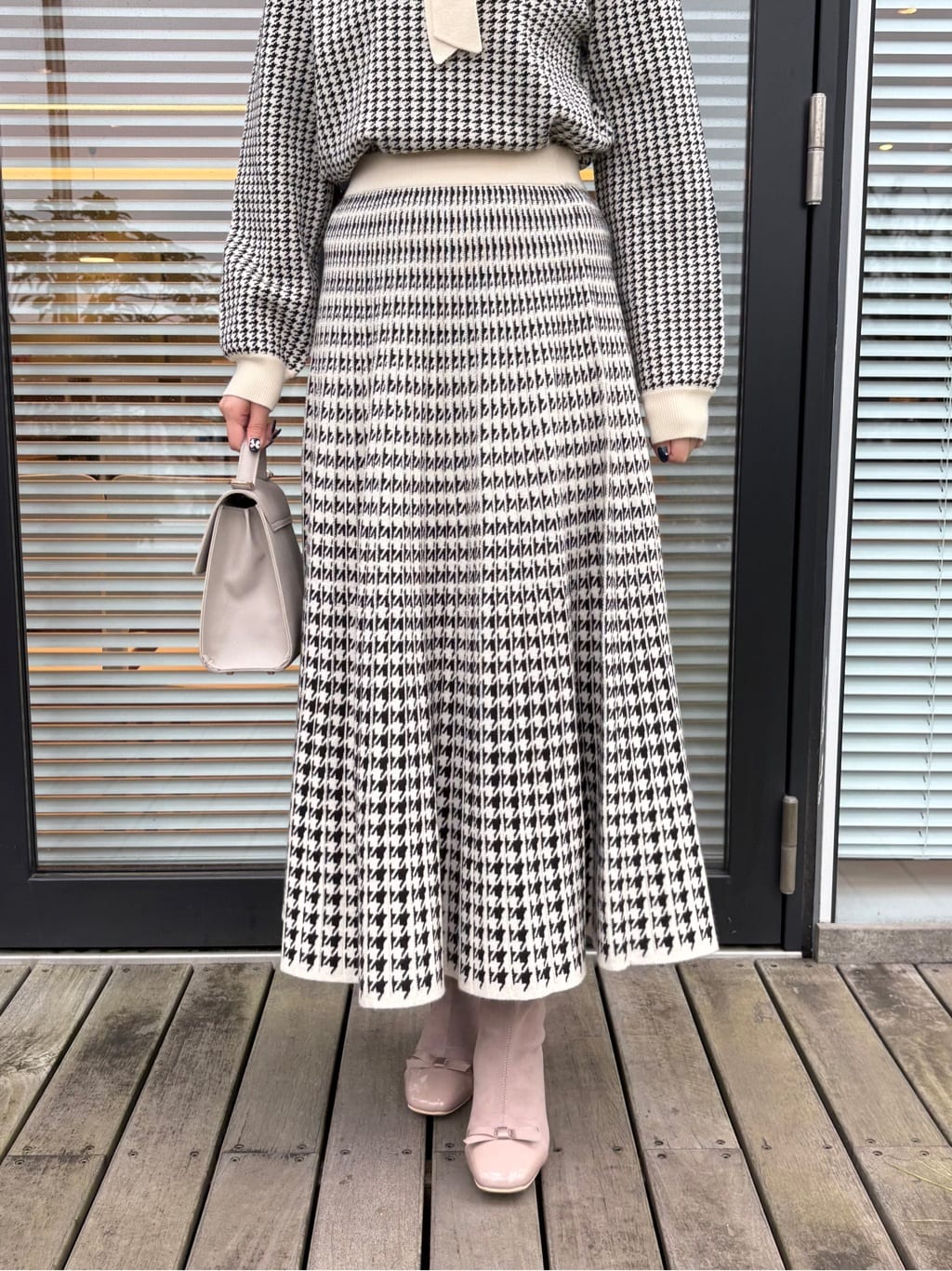 AOIさんの「Couture brooch｜【クラシカル・大人上品】千鳥ジャカードニットプリーツスカート」を使ったコーディネート