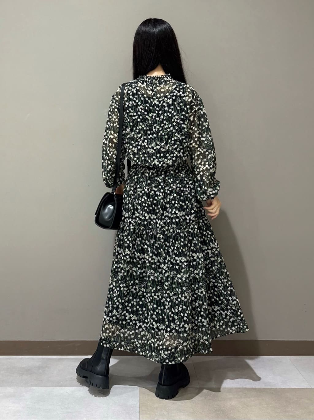 KEIKOさんの「INDIVI｜【秋映え柄/セットアップ可能】フラワーシフォンブラウス」を使ったコーディネート