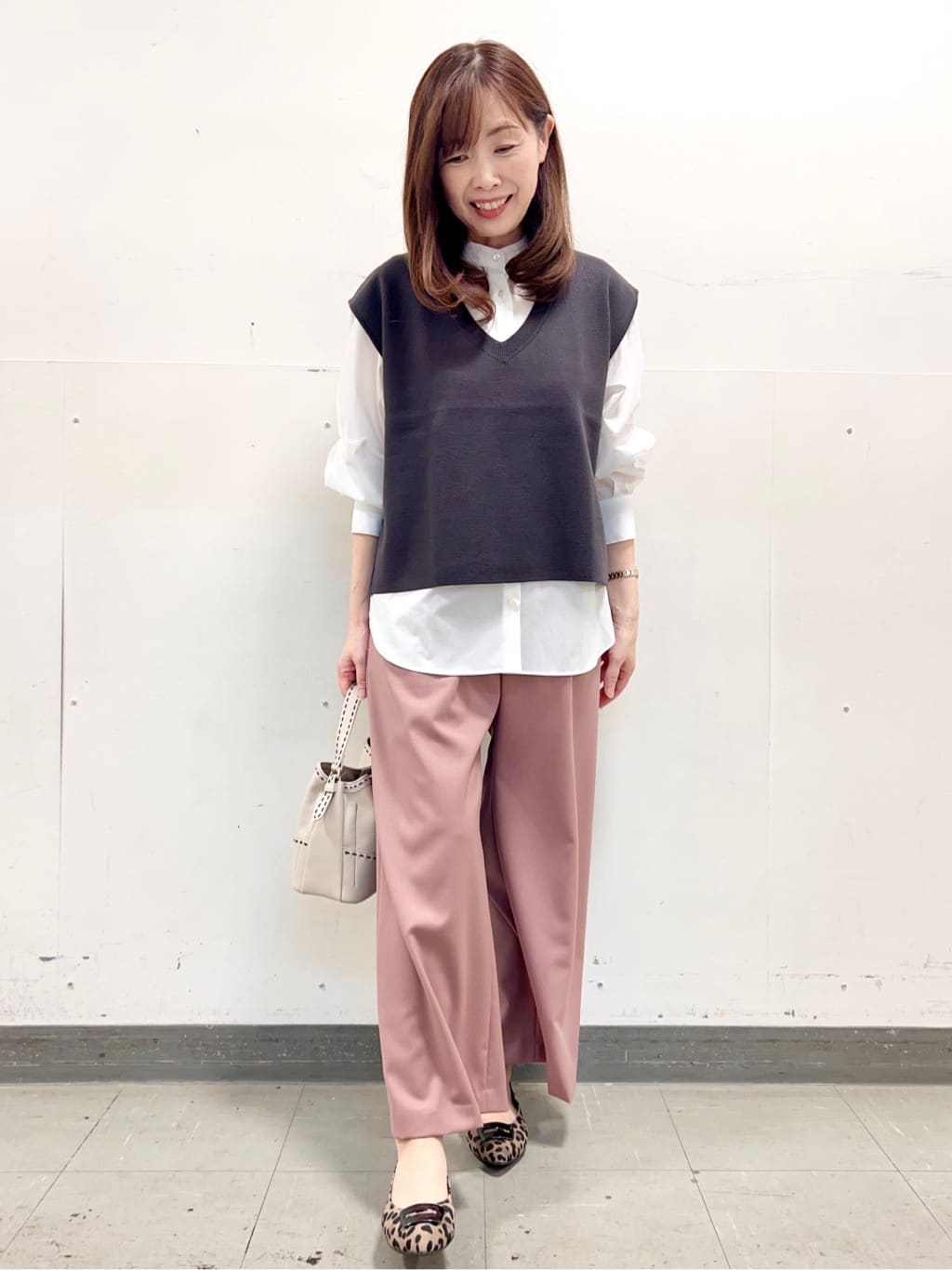 yuさんの「Reflect｜【さらっと一枚で決まる／重ね着にもおすすめ◎】タックスリーブシャツブラウス」を使ったコーディネート