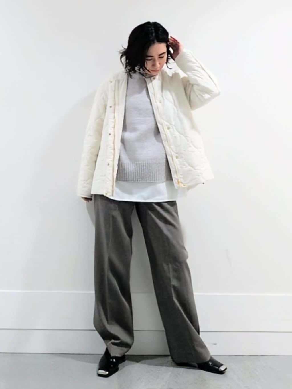 ミズタさんの「UNTITLED｜【重ね着レイヤードに】杢調ニットベスト」を使ったコーディネート