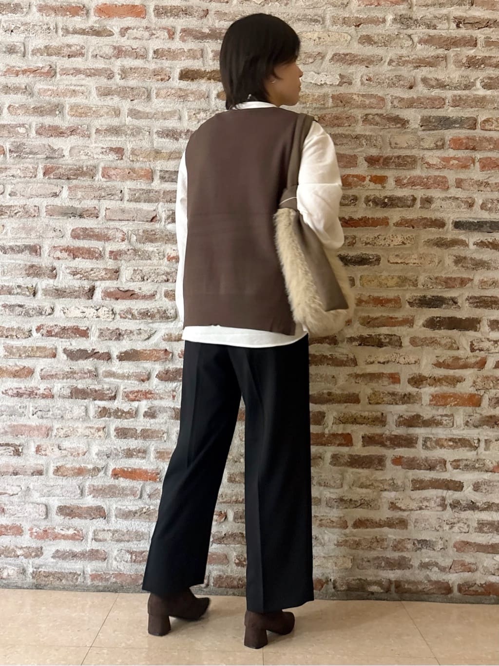 しばさんの「THE SHOP TK｜【春まで着られる】ニットベスト＆ブラウスセット/洗濯機OK」を使ったコーディネート