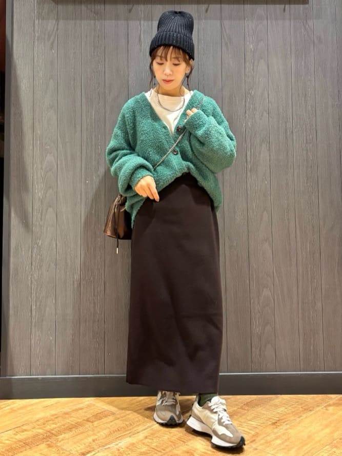 meiさんの「SHOO･LA･RUE｜【S-LL】思わず触れたくなる ふわふわ Vネックニットカーディガン」を使ったコーディネート