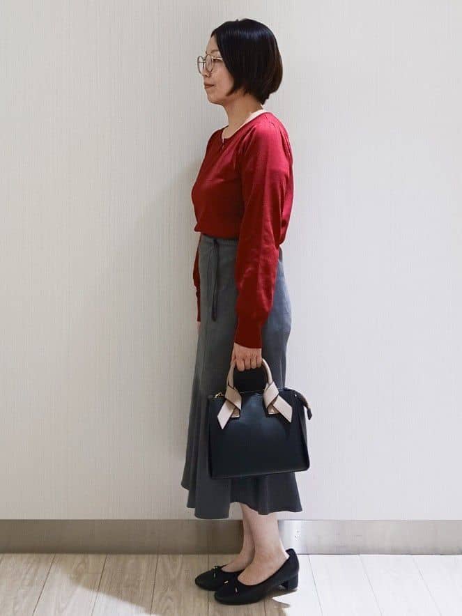 KaHoさんの「index｜パール調パーツ付きクルーネックニット【洗濯機OK】《8col／XS～3L》」を使ったコーディネート
