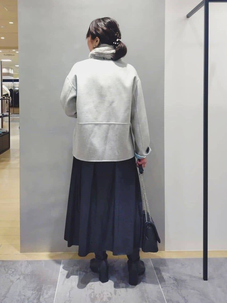 TOMOMIさんの「INDIVI｜レザー調ギャザースカート」を使ったコーディネート