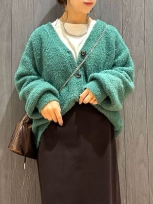 meiさんの「SHOO･LA･RUE｜【S-LL】思わず触れたくなる ふわふわ Vネックニットカーディガン」を使ったコーディネート