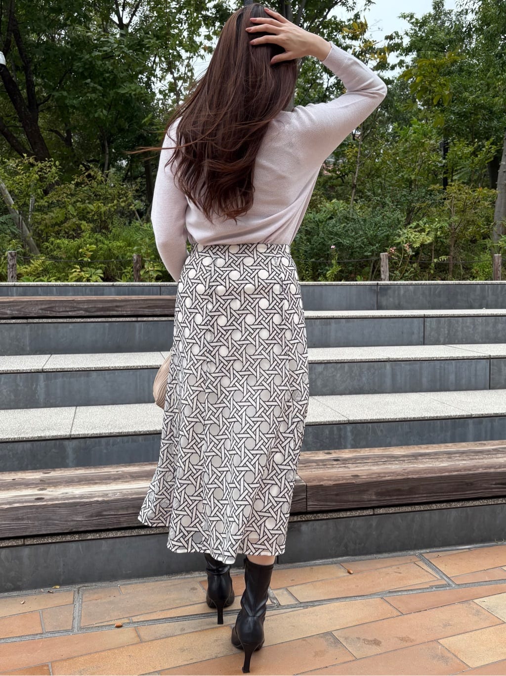 sayaさんの「COUP DE CHANCE｜【日本製】シアー刺繍のフレアースカート」を使ったコーディネート