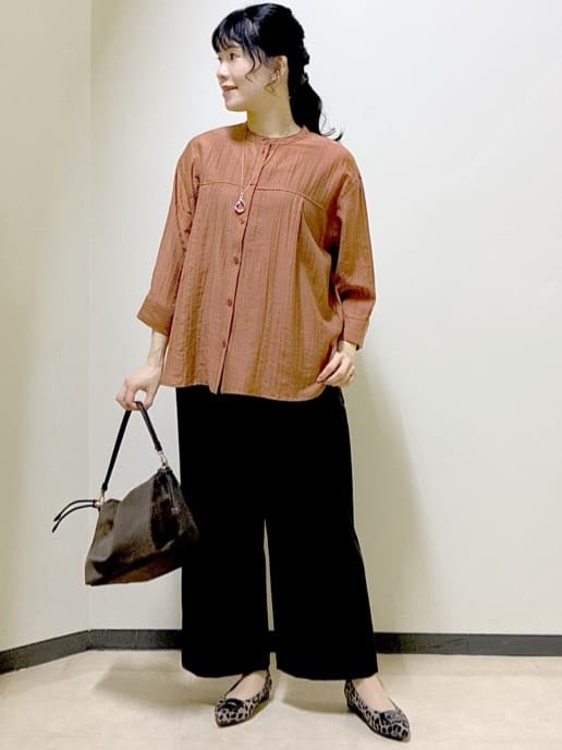  beni_gingerさんの「Reflect｜【重ね着でも一枚着でも◎】バンドカラーオーバーサイズシャツブラウス」を使ったコーディネート