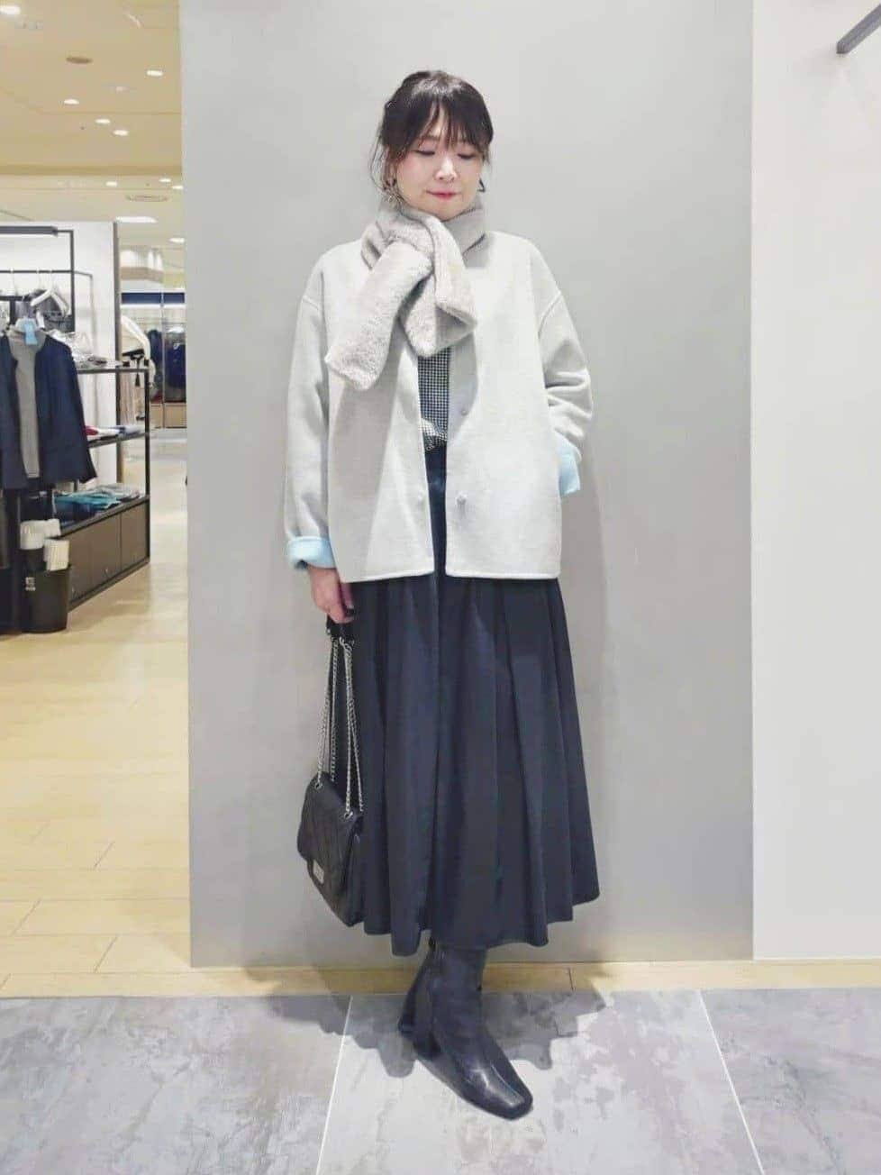 TOMOMIさんの「INDIVI｜レザー調ギャザースカート」を使ったコーディネート