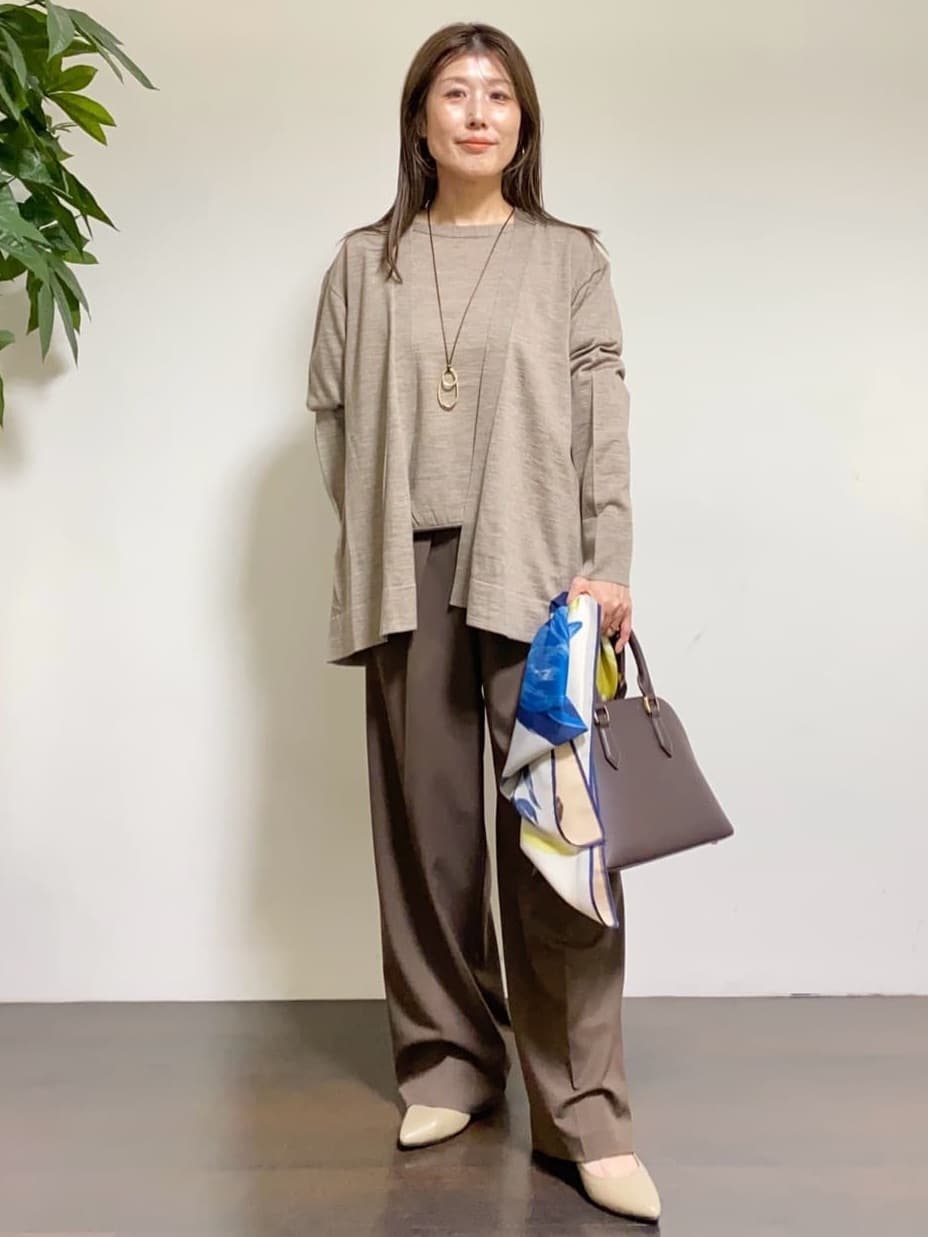 tomoさんの「UNTITLED｜【アンサンブル可/洗える】シルクウールカシミヤ ドルマンスリーブニット」を使ったコーディネート