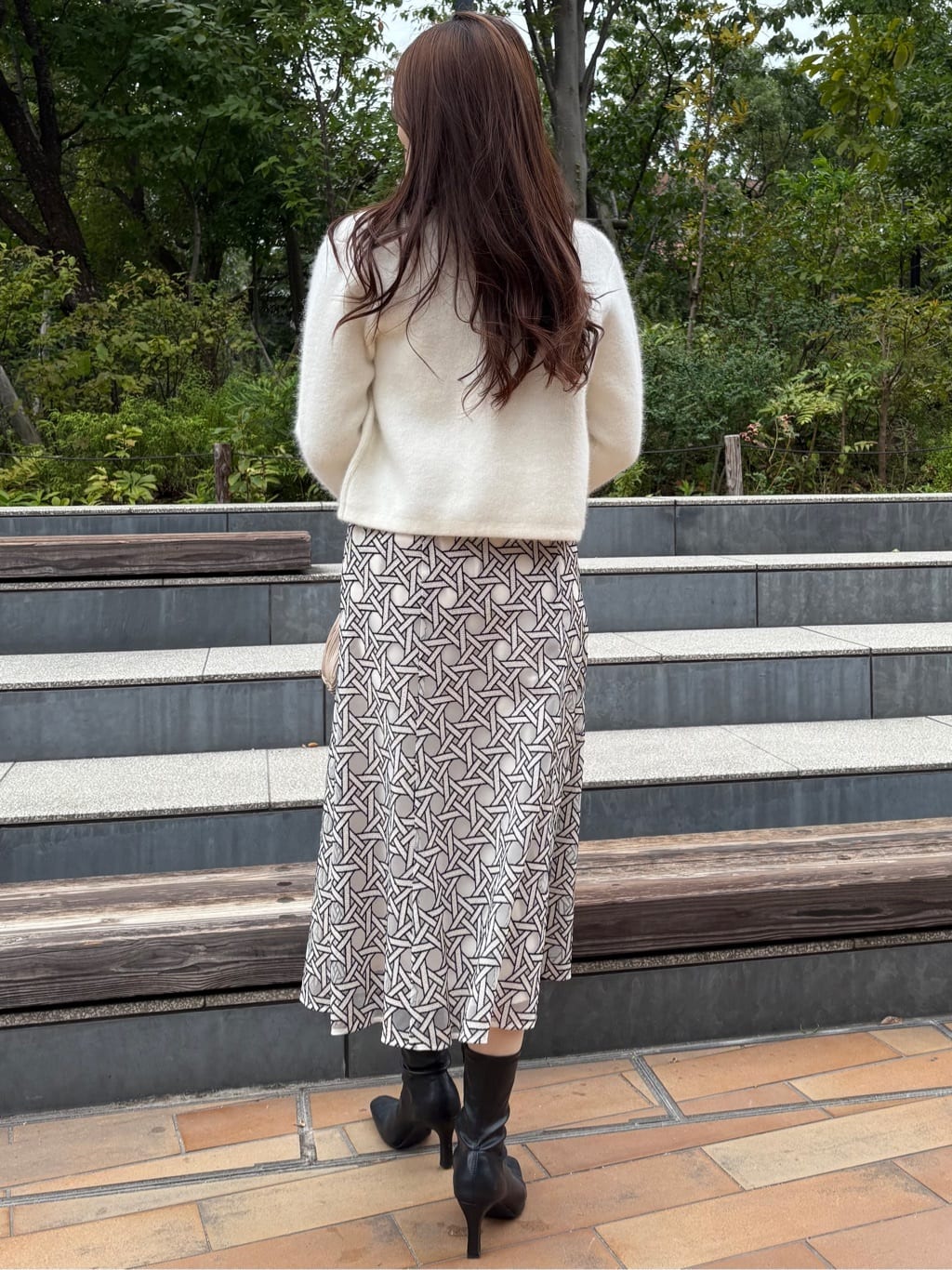 sayaさんの「COUP DE CHANCE｜【日本製】シアー刺繍のフレアースカート」を使ったコーディネート