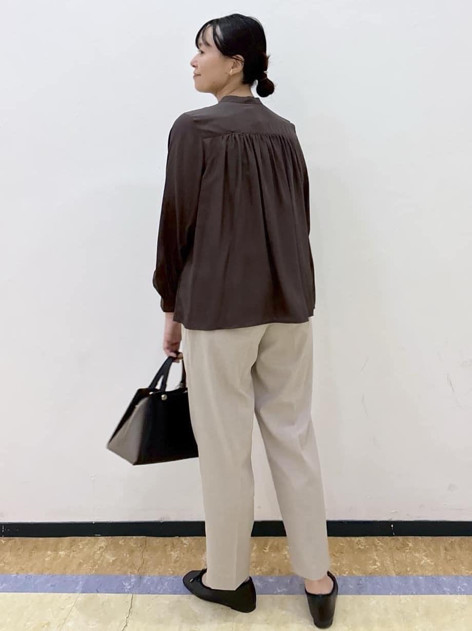 akariさんの「index｜ウールライクストレッチテーパードパンツ／セットアップ対応【洗濯機OK】」を使ったコーディネート