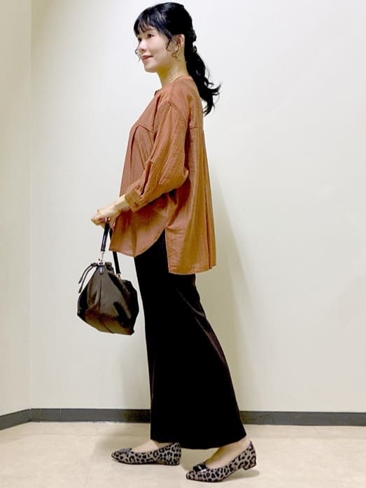  beni_gingerさんの「Reflect｜【重ね着でも一枚着でも◎】バンドカラーオーバーサイズシャツブラウス」を使ったコーディネート