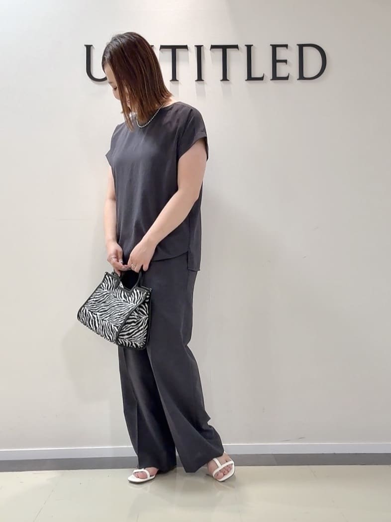 YUIさんの「UNTITLED｜【セットアップ可/はっ水/通勤】リラククール 半袖ブラウス」を使ったコーディネート