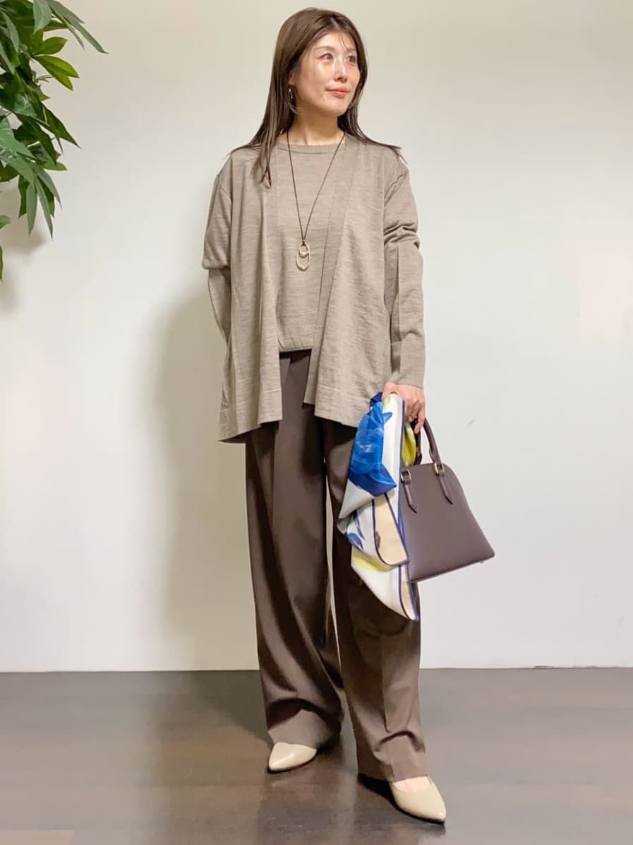 tomoさんの「UNTITLED｜【アンサンブル可/洗える】シルクウールカシミヤ ドルマンスリーブニット」を使ったコーディネート