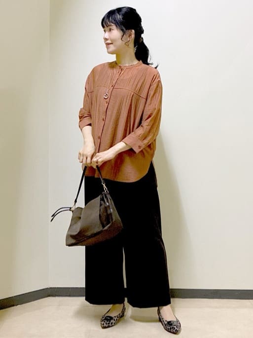  beni_gingerさんの「Reflect｜【重ね着でも一枚着でも◎】バンドカラーオーバーサイズシャツブラウス」を使ったコーディネート