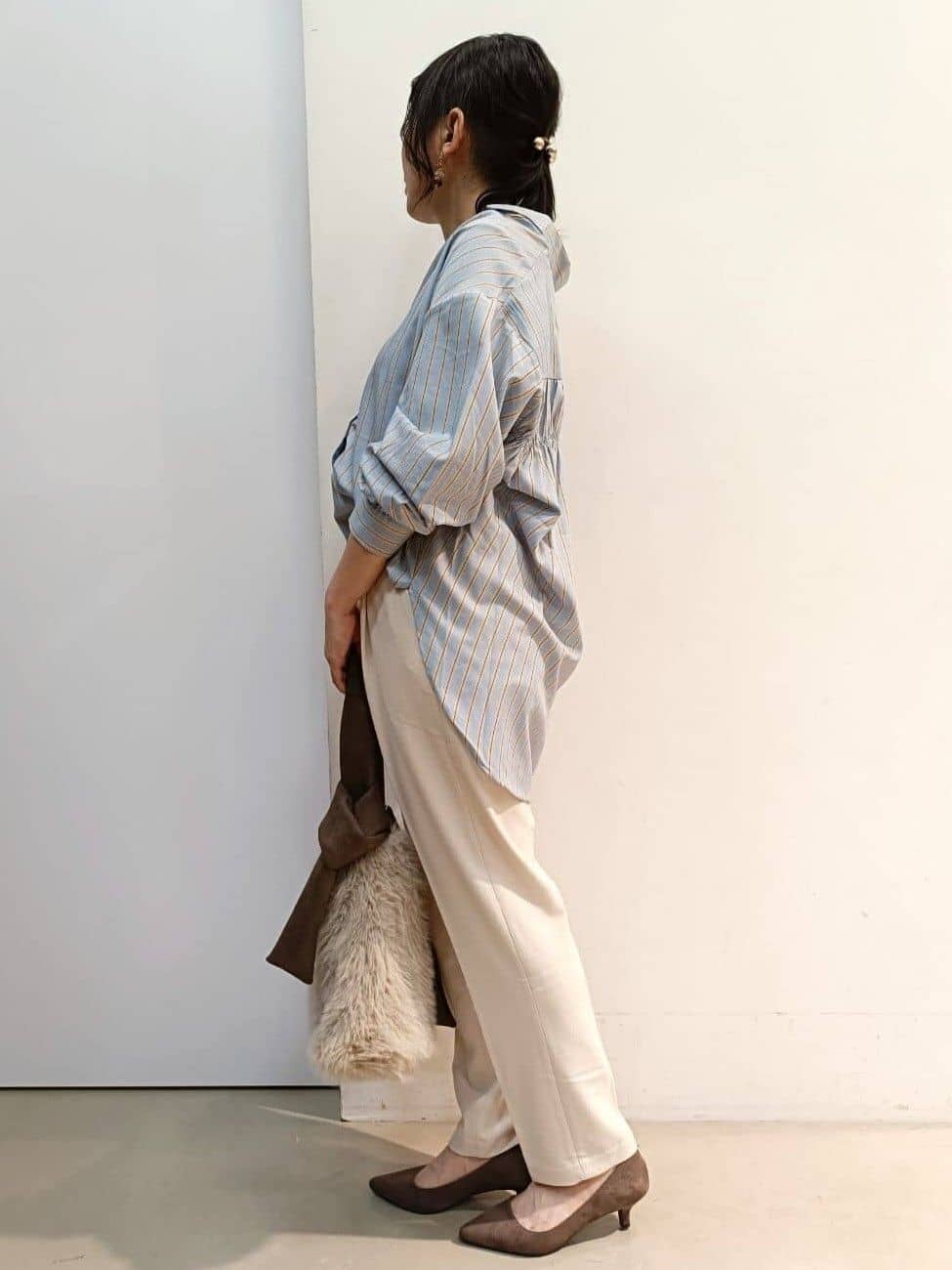 あんさんの「THE SHOP TK｜【後ろ姿もサマになる】ストライプ バックシャーリングシャツ/体型カバー/洗える」を使ったコーディネート