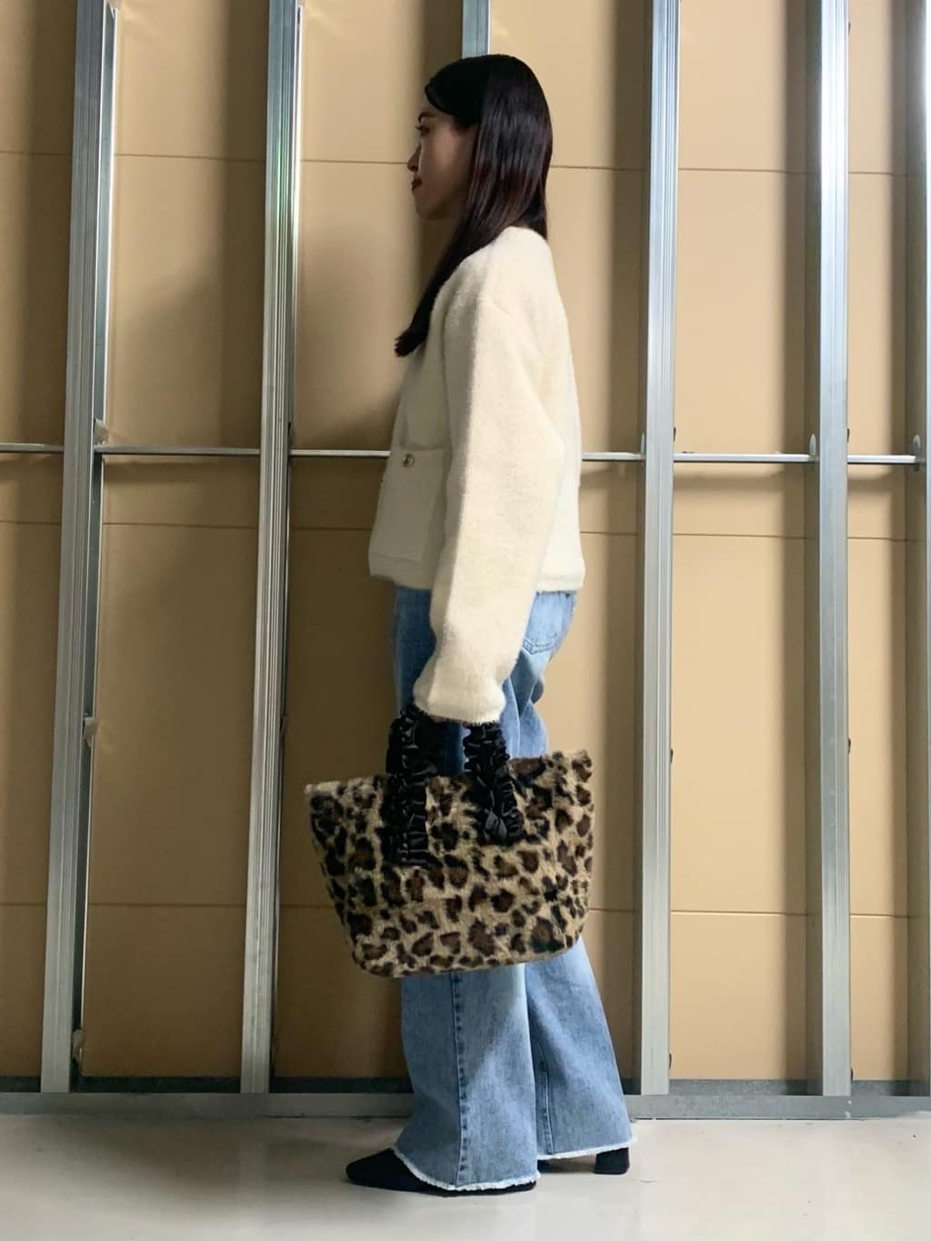 sahoさんの「THE SHOP TK｜デニムフレアパンツ【洗濯機可】」を使ったコーディネート