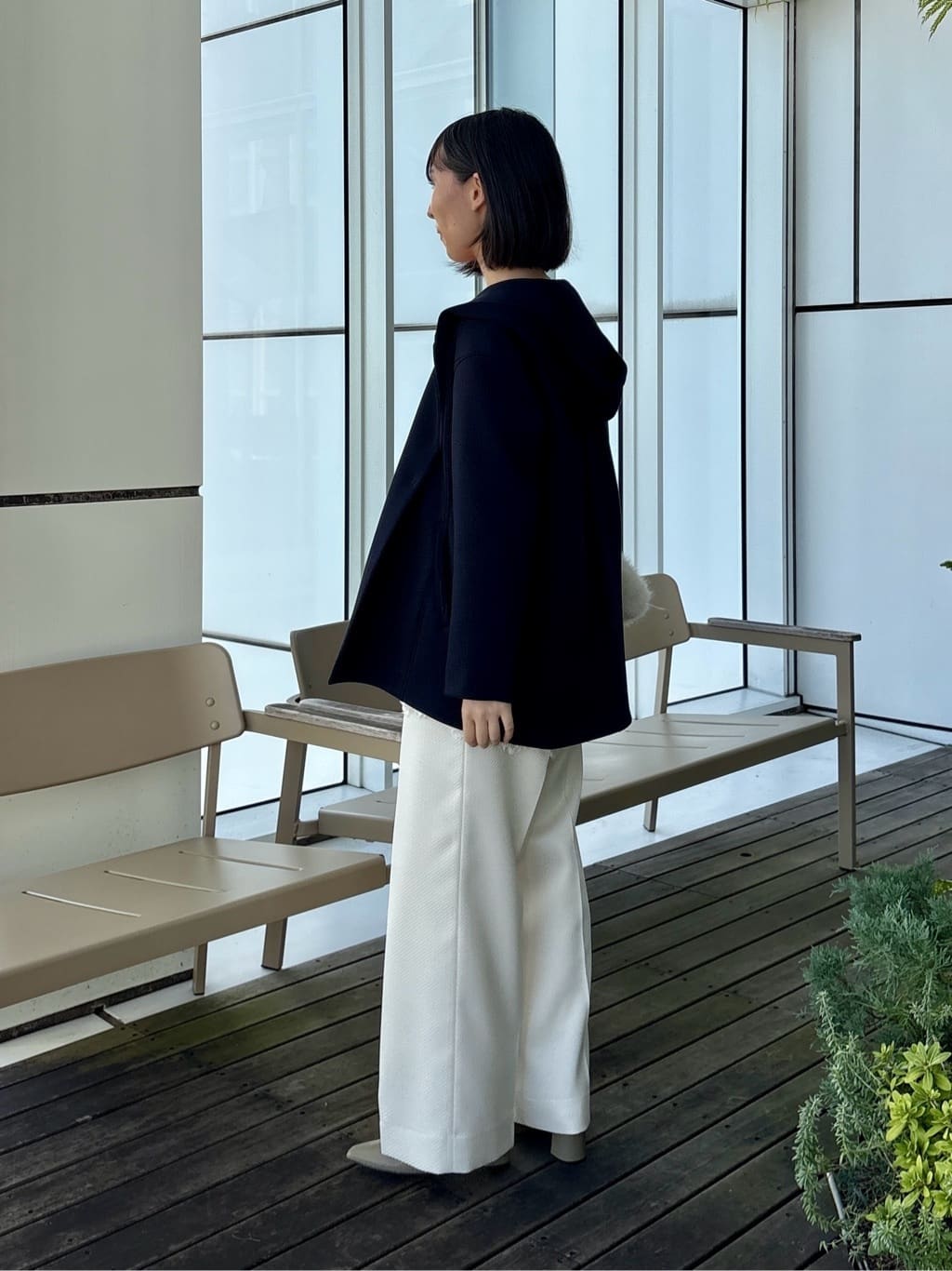 Yoshimiさんの「INDIVI｜【軽羽織り】フーディーライトコート」を使ったコーディネート