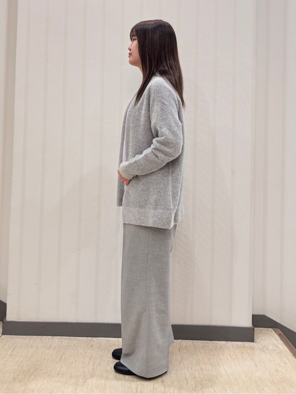 ちひさんの「INDIVI｜【エアリー素材】ブークレ着流しニットカーディガン」を使ったコーディネート