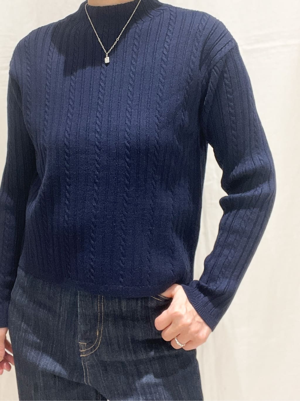 hiroさんの「grove｜【毛玉軽減／洗える】クロップドミニケーブルニット」を使ったコーディネート