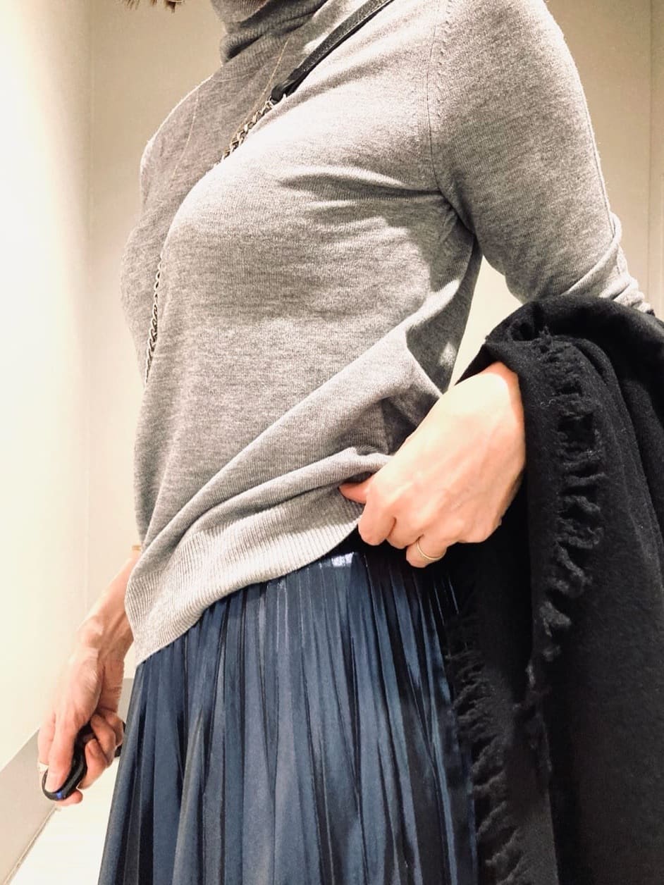 Furuさんの「DRESSTERIOR｜◆【洗える/ストレッチ性/オンオフ】箔プリントプリーツスカート」を使ったコーディネート