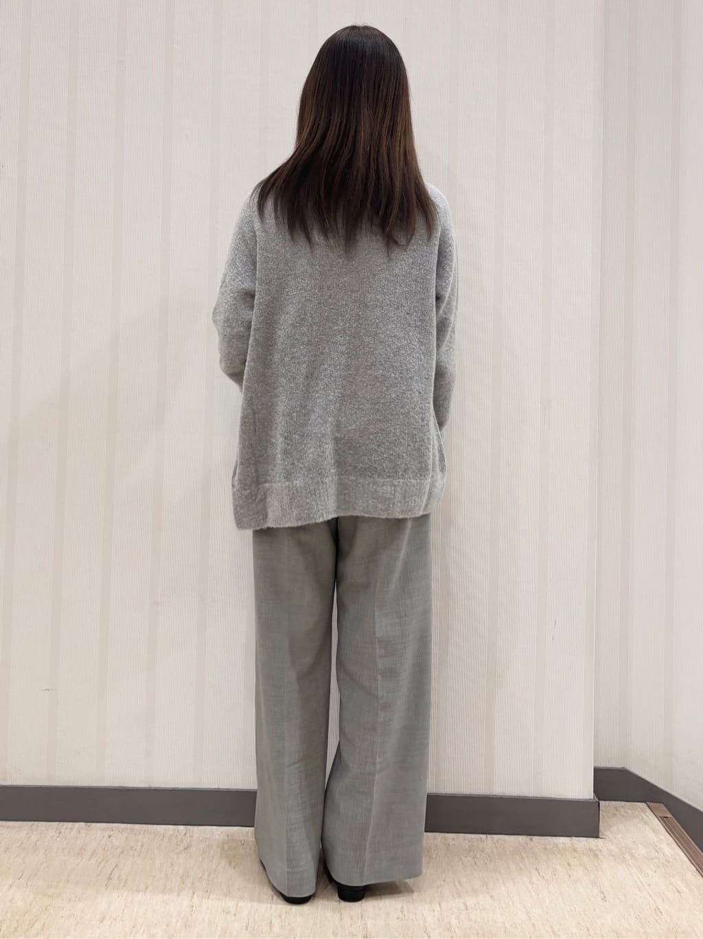 ちひさんの「INDIVI｜【エアリー素材】ブークレ着流しニットカーディガン」を使ったコーディネート