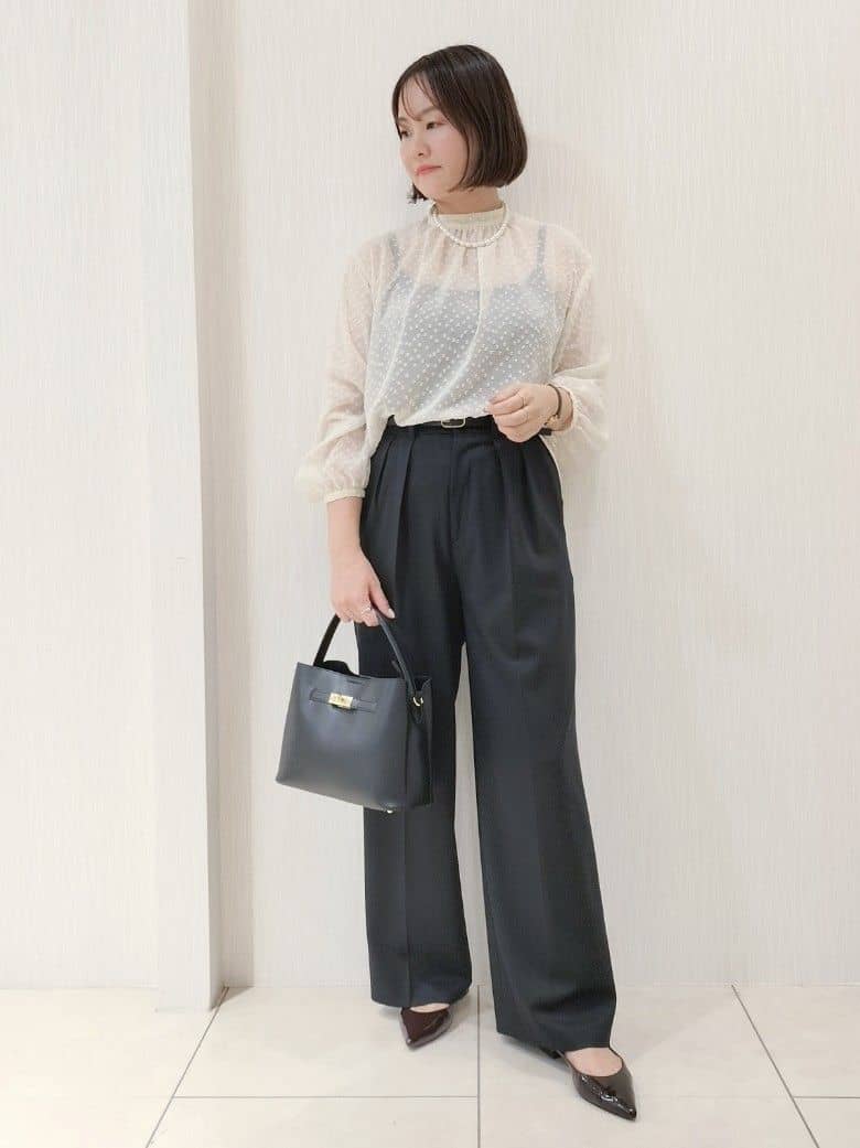 naokoさんの「UNTITLED｜【洗える/はっ水/後ろウエストゴム】ストレッチ2タックワイドパンツ」を使ったコーディネート