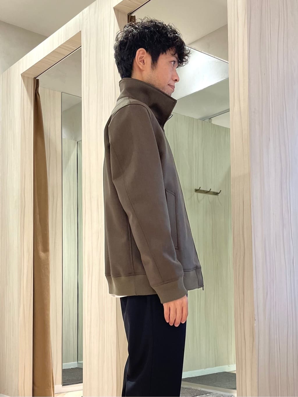 URAさんの「TAKEO KIKUCHI｜【JUST ONE LAYER】ダウンファブリック ジップアップ リブ ブルゾン」を使ったコーディネート