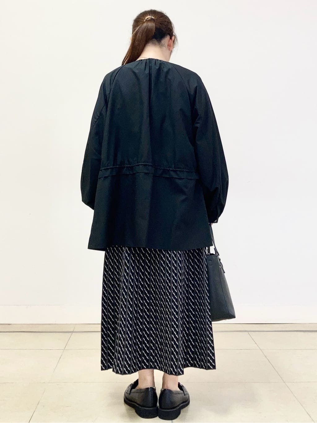 tomominさんの「Reflect｜【選べる8色／スカートにもパンツにも◎】ウール混ボートネックニット」を使ったコーディネート