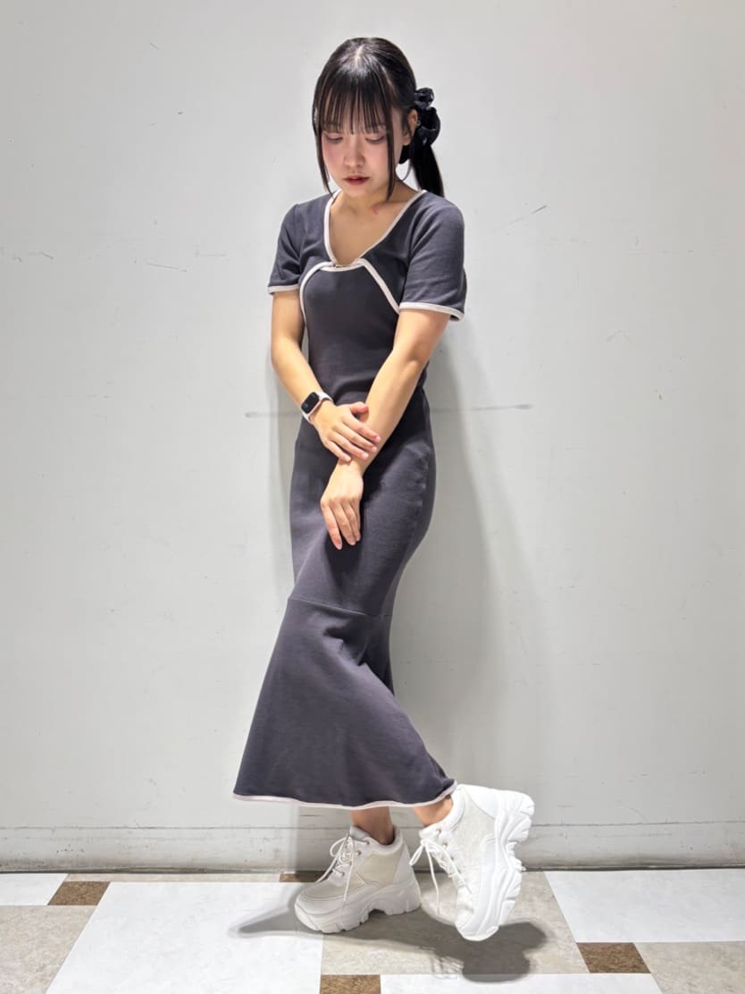 せらら⭐️さんの「ESPERANZA｜ベルベットラメスニーカー」を使ったコーディネート