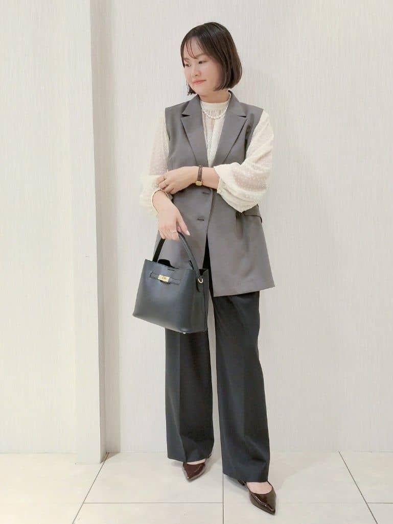 naokoさんの「UNTITLED｜【洗える/はっ水/後ろウエストゴム】ストレッチ2タックワイドパンツ」を使ったコーディネート