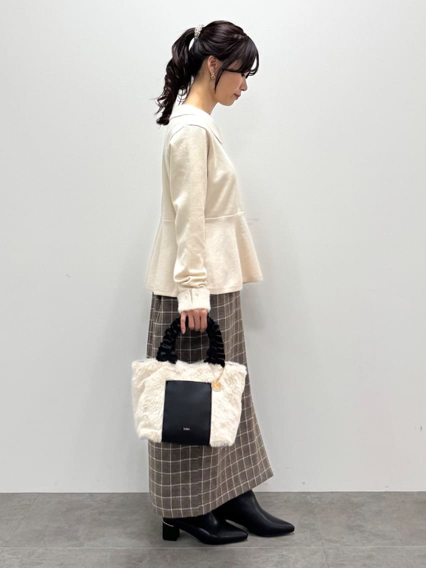 kozuさんの「index｜フェザードッキングペプラムニット【洗濯機OK】」を使ったコーディネート