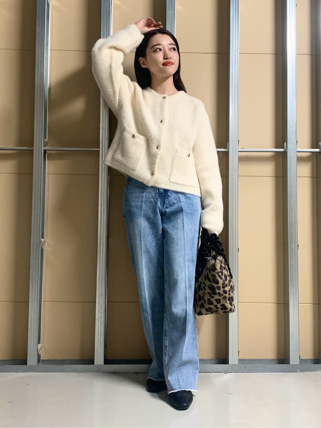 sahoさんの「THE SHOP TK｜デニムフレアパンツ【洗濯機可】」を使ったコーディネート
