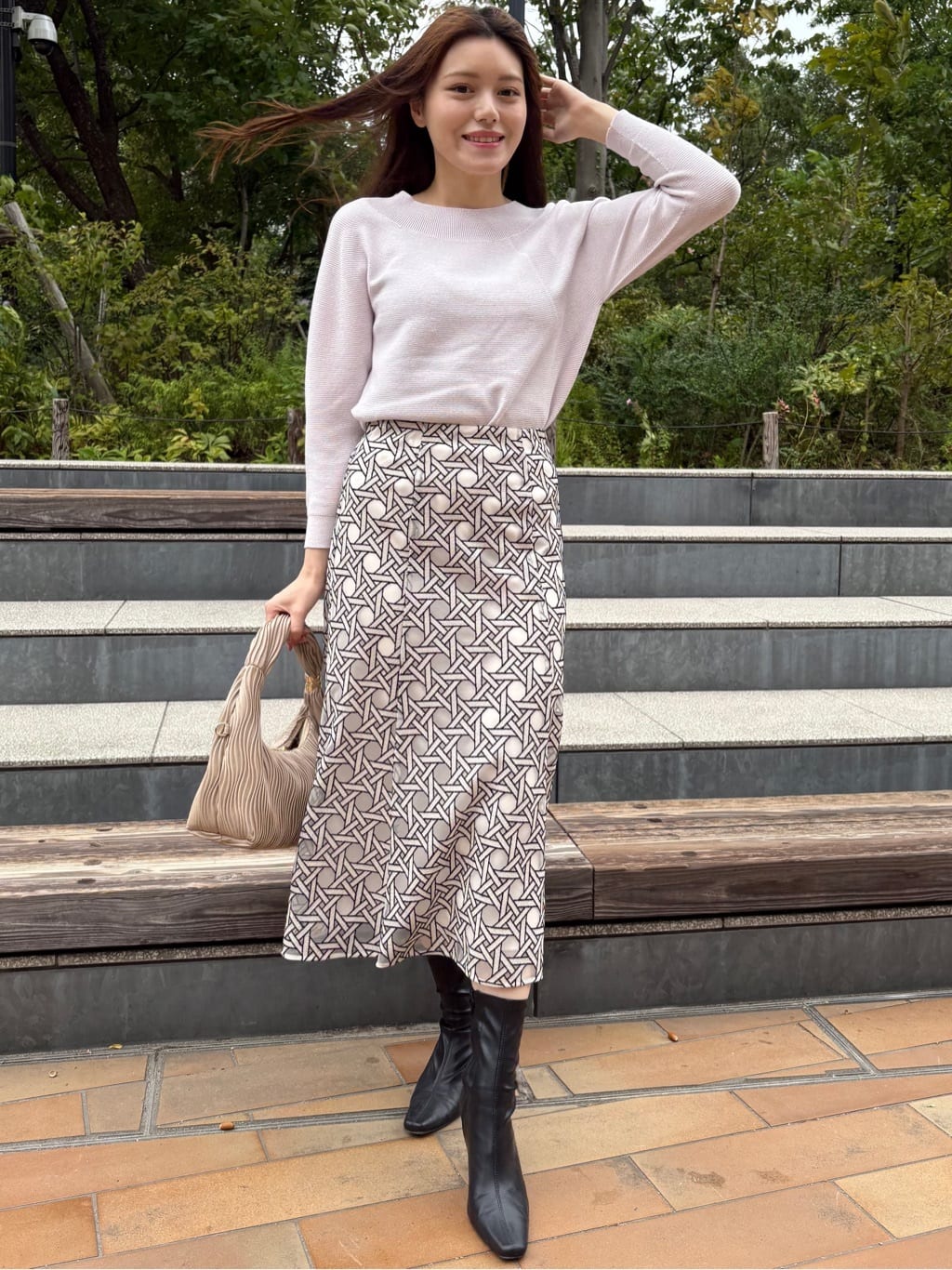 sayaさんの「COUP DE CHANCE｜【日本製】シアー刺繍のフレアースカート」を使ったコーディネート