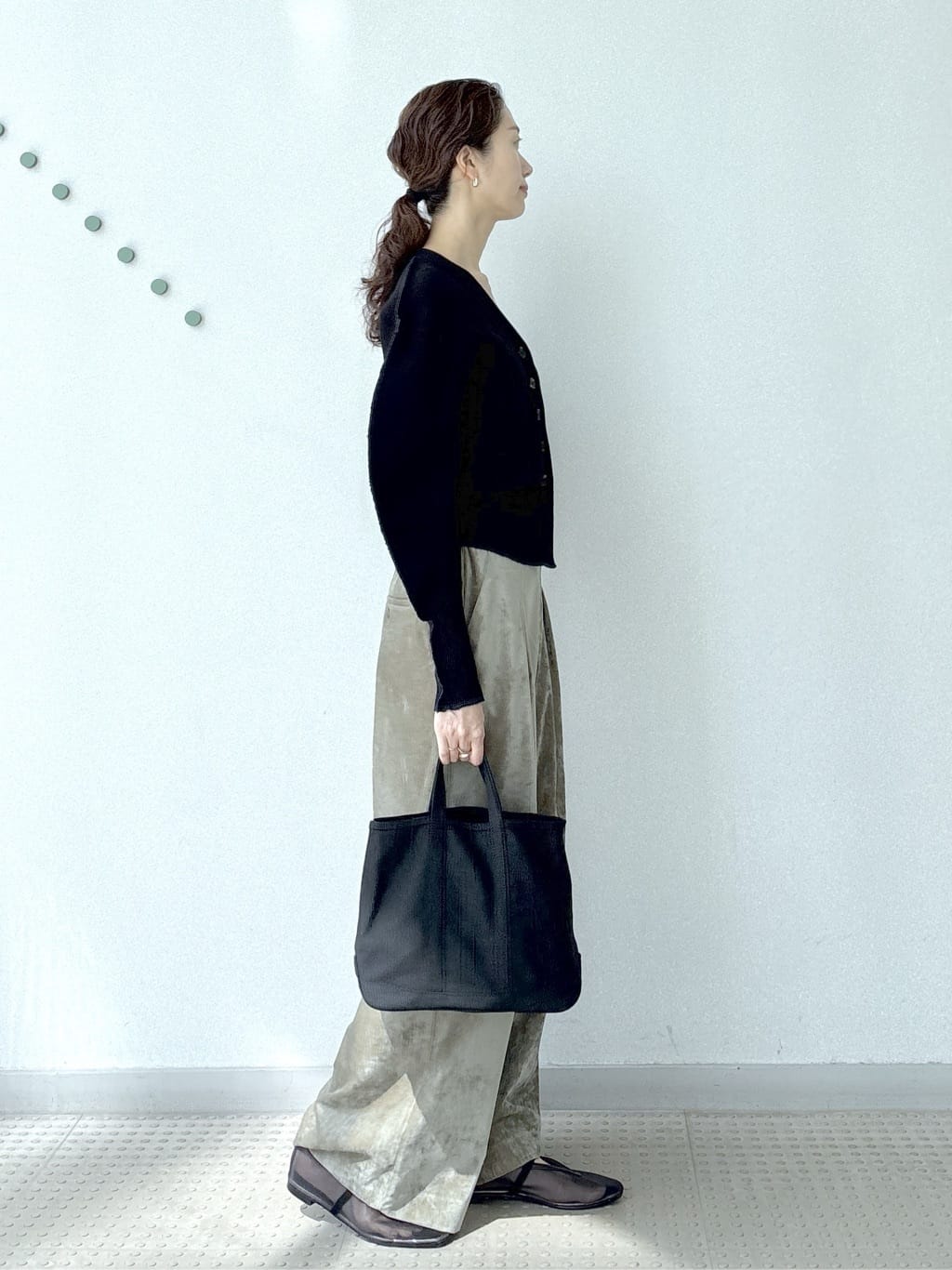 saitoさんの「DRESSTERIOR｜ソフト別珍イージーパンツ」を使ったコーディネート