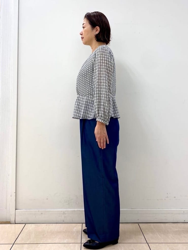 ksmさんの「Reflect｜【きちんと見え／セットアップ可／通勤におすすめ◎】ペプラムプリントブラウス」を使ったコーディネート