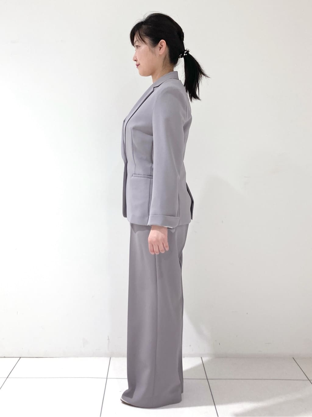momokoさんの「INDIVI｜【定番スーツ／UVケア／洗える】ウール調テーラードジャケット」を使ったコーディネート